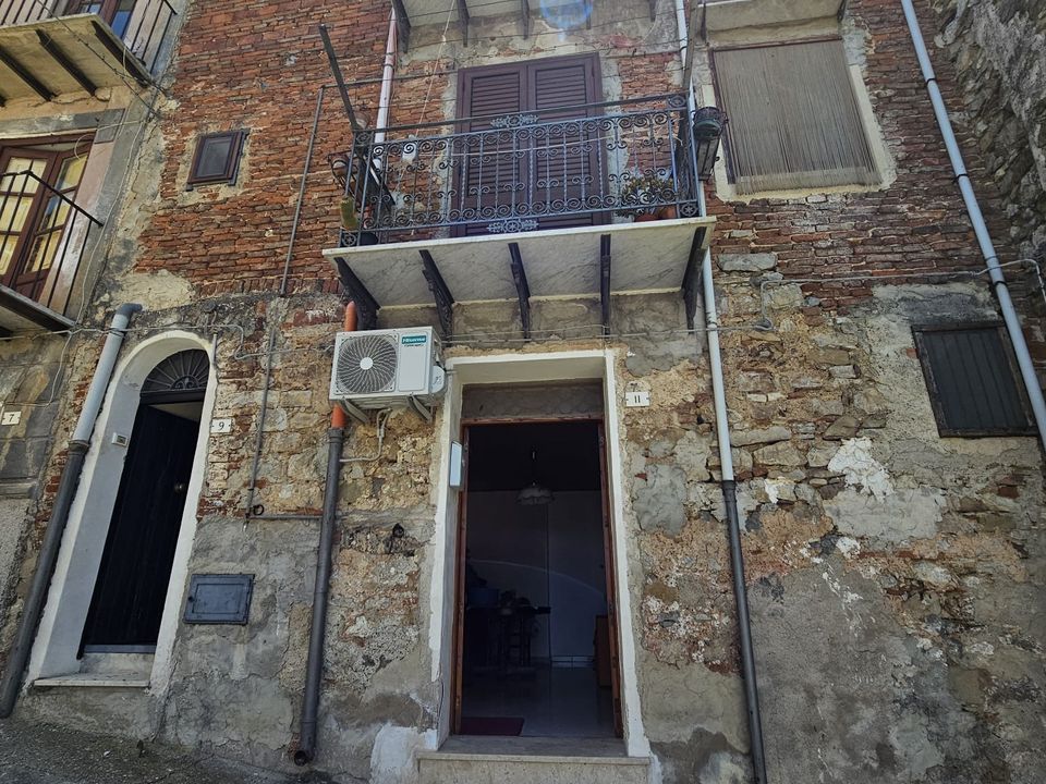 Hus i byn i Collesano, Palermo - foto 1